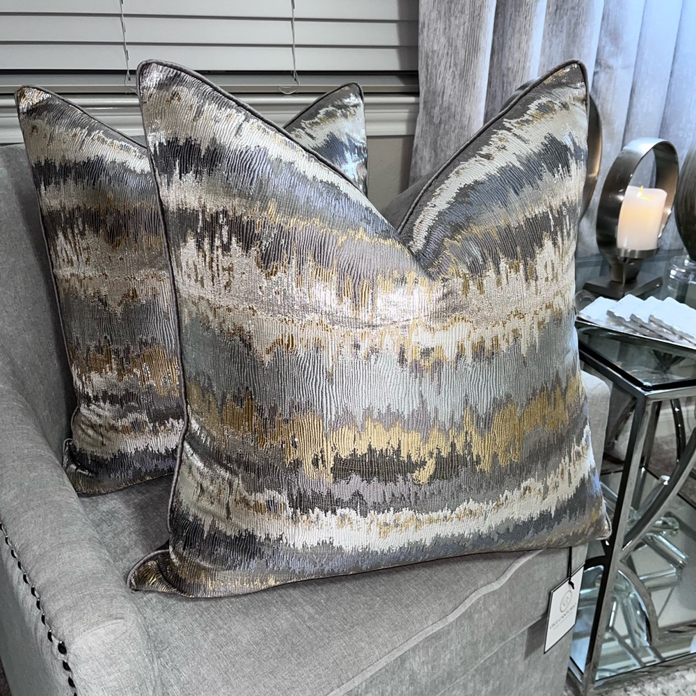 1-NWT GIGI CANTORI GOLD/SILVER LUXURY DECORATIVE PILLOW - Picture 14 of 17